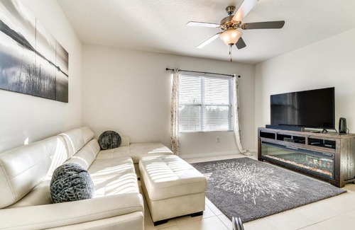 Buena Ventura Lakes House | 7 Mi to USTA Waterfront Tennis House with Yard!