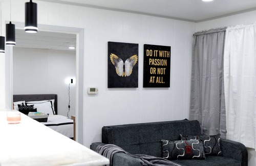 Rome Apartment | 7 min. To the delta lake state park! Modern apt.