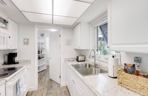 Tequesta House | 7 mins from Beach, 3 bedroom 2 bath house in delightful Jupiter with WiFi, AC.