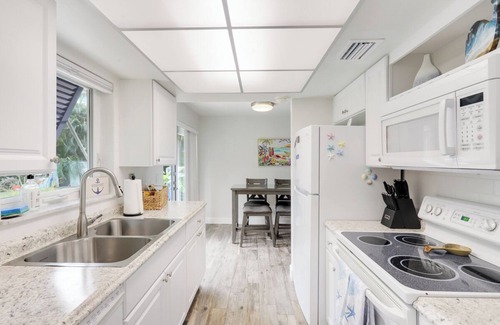 Tequesta House | 7 mins from Beach, 3 bedroom 2 bath house in delightful Jupiter with WiFi, AC.