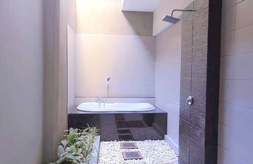 Sanur Villa | 7 Minute Walk to The Sanur Beach. 1 BR Cozy and close to night Market food