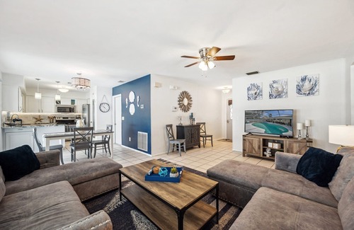 Anona House | 7-Minutes To Beach with Screened Heated Pool located in Largo