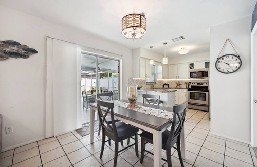 Anona House | 7-Minutes To Beach with Screened Heated Pool located in Largo