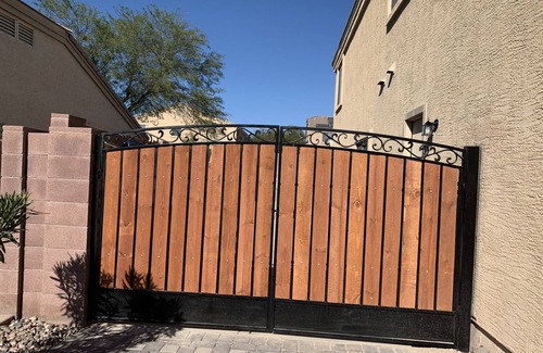 Sundance House | 7 rooms, 7 car parking, 7 min to freeway.