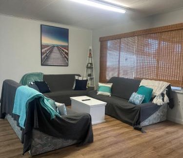 Falcon House | 7 Salty Air Beach Shack Pets Ok 350m To The Beach!