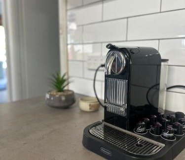 Falcon House | 7 Salty Air Beach Shack Pets Ok 350m To The Beach!