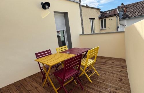 Mont d'Arene Apartment | 70m2 climatisé - Parking privé - Terrasse - 2 chambres - Lycée Roosevelt - Reims Arena