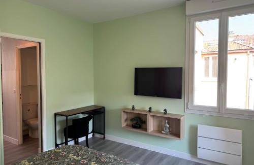 Mont d'Arene Apartment | 70m2 climatisé - Parking privé - Terrasse - 2 chambres - Lycée Roosevelt - Reims Arena