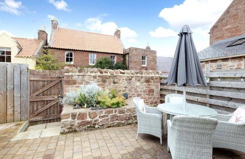 Dunbar House | 76 m² House ∙ 2 bedrooms ∙ 4 guests