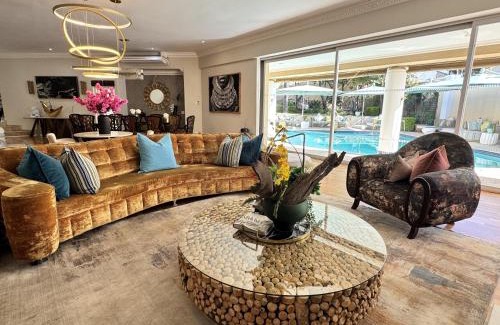 Greater Johannesburg Metropolitan Area House | 76b on Atholl