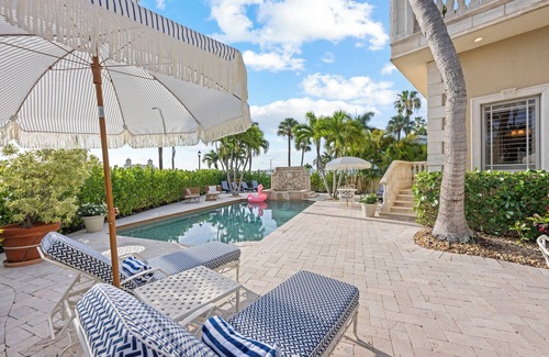Palm Beach - West Palm Beach House | 7BR Downtown Waterfront Mansion with Heated Pool + Spa!