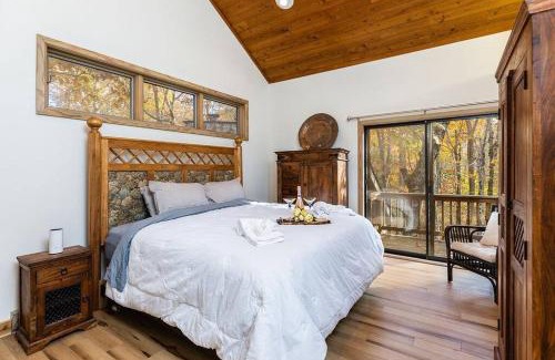 Nellysford Ski Chalet | 7th Hole Chalet at Wintergreen Resort Hot Tub, Sauna & 3 Fireplaces