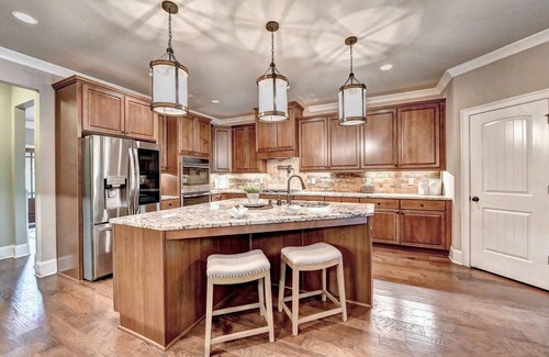 Suwanee House | 8-bedroom Luxury Home, 4.8 Acre w/Pool, Minutes to Suwanee downtown and Lake