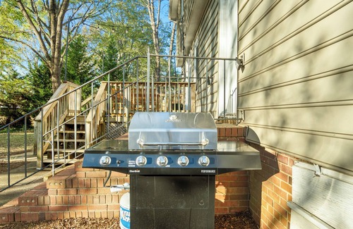 Marlwood Acre House | 8 Beds, Large Groups, Karaoke, Firepit