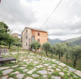 Uscio House | 8 beds- surrounded by greenery with parking