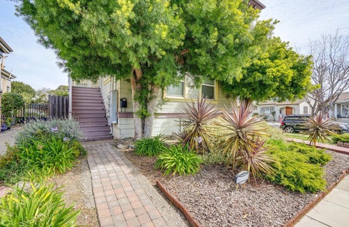 Alameda Apartment | 8 Mi to Bay Bridge Couples Getaway with Mtn Views!