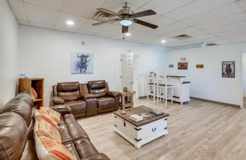 Portland Apartment | 8 Mi to Kentucky Downs Quiet Getaway with Patio