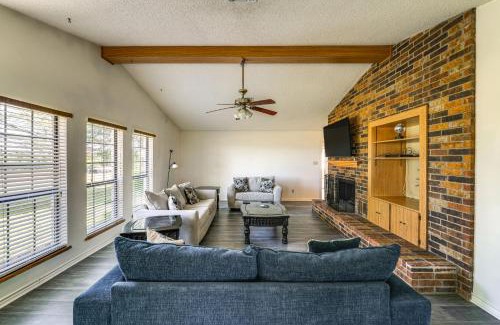 Cross Roads House | 8 Mi to Lewisville Lake Peaceful Countryside Home