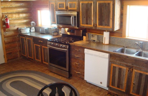 Lazy Acres Cabin | 8 miles from Yellowstone! Perfect For Romantic Getaways & Families! Smart TV!