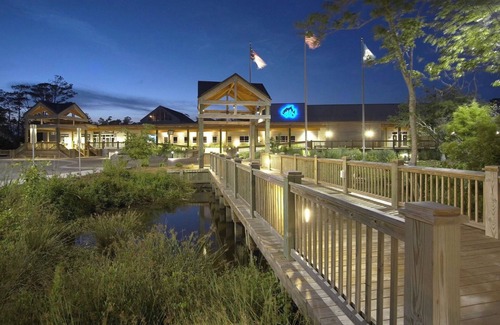 Swansboro Cottage | 8 miles to Emerald Isle 4 miles to the boat ramp Lots of room for any size boat