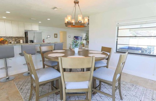 Largo House | 8 min Beach, Hot Tub, Pool & Games @ Snook Haven