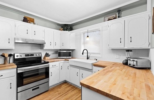 Superior House | 8 Minutes to Duluth, Craft District, Bayfront Park. Dog-Friendly!