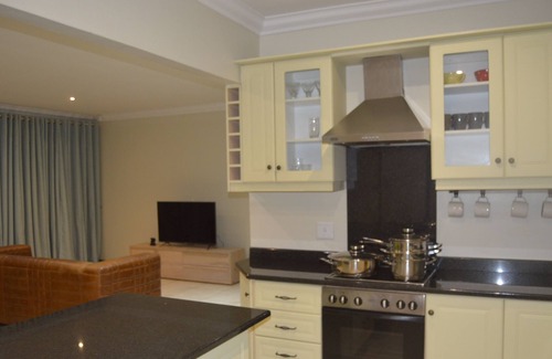 Hillcrest House | 8 Sleeper Kingsize Vacation Home Rental Springside Road, Hillcrest Park, Durban