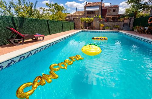 Rocafort Villa | 8 to 10 Sleeps Private Pool Villa & BBQ Near Barcelona