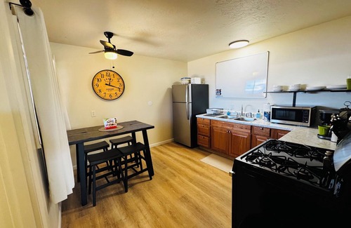 Farmington House | 800ft From Starbucks! Townhouse! Central Location!
