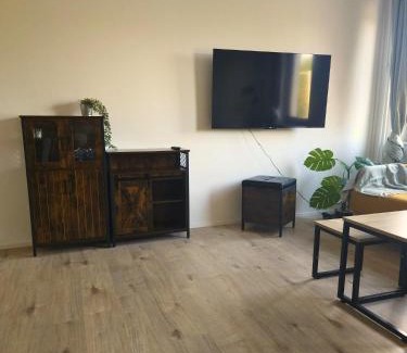 Nalbach Apartment | 80m2 Wohnung - WLAN - Parkplatz - 7 Schlafplätze - 24h Check-in