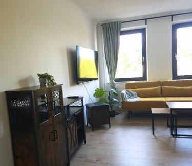 Nalbach Apartment | 80m2 Wohnung - WLAN - Parkplatz - 7 Schlafplätze - 24h Check-in