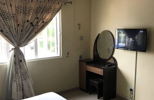 Onikan House | 81 Division Officers Mess Apartment