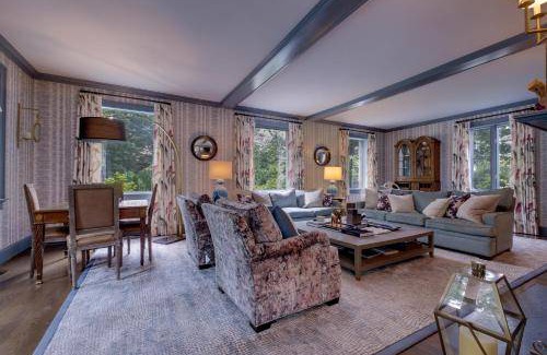 Needham House | 836 m² House ∙ 5 bedrooms ∙ 11 guests