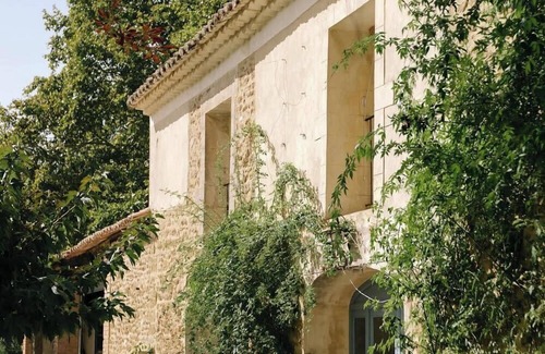 Althen-des-Paluds House | 84B4 - Glycine, suite in an 18th century Provencal farmhouse