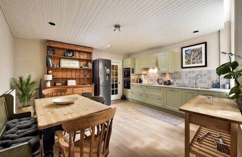 St. Andrews Cottage | 8b Howard Place - a townhouse that sleeps 6 guests in 3 bedrooms