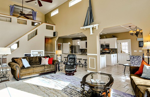 Eagles Nest House | 8MM Lake view/cove fun! Great for groups-2 kitchens, 3 decks, 2 docks, Sleep 18!