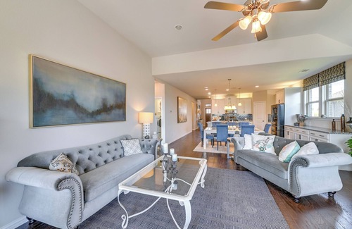 Prosper House | 9 Mi to Frisco Square: Stylish Home w/Backyard