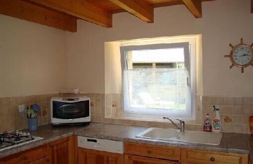 Ploudalmezeau House | 900m from the sea, indoor swimming pool, enclosed garden, dogs accepted, free boat trip.