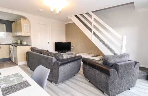 Corton Cottage | 91 WATERSIDE PARK, pet friendly, country holiday cottage in Lowestoft