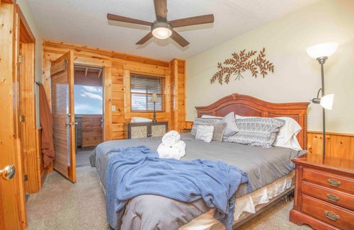 Pigeon Forge Cabin | 92 m² Cabin ∙ 2 bedrooms ∙ 8 guests