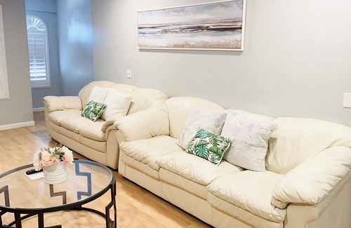 Mira Mesa House | 9B4B house,11 beds sleeps 20, by UCSD La Jolla Zoo SeaWorld Legoland