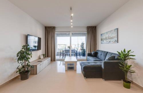 Għadira Apartment | 9ten11 Seafront By Homely