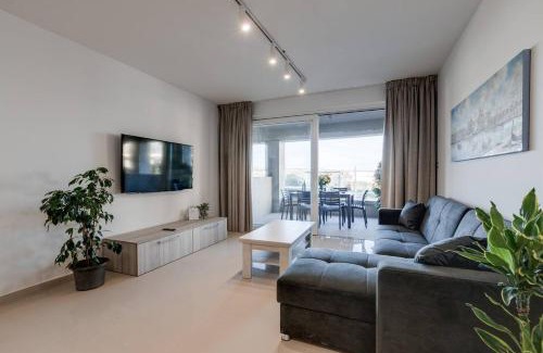 Għadira Apartment | 9ten11 Seafront By Homely