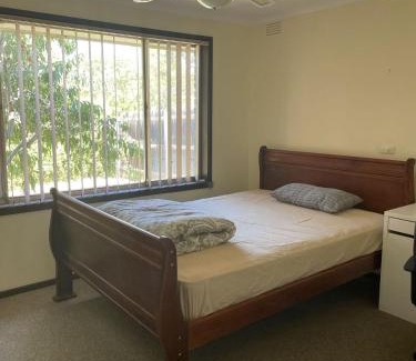Bundoora House | a 别墅大床间毗邻公园和公交车站