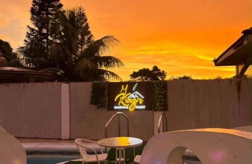 Tagaytay House | A 700 sq meter property. Serene 6-bedroom house with AC in Tagaytay City