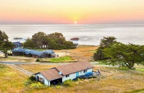 Albion House | A beautiful ocean view property in a gated community on the Pacific Coast.