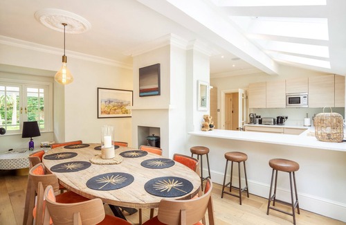 Datchet House | A beautifully presented private home with tranquil gardens, close to Windsor