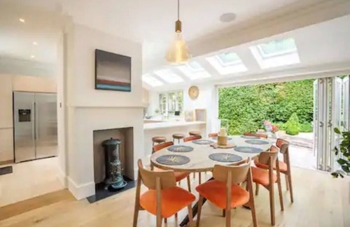 Datchet House | A beautifully presented private home with tranquil gardens, close to Windsor