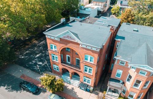 Mill River Apartment | A brick's throw away to Sally's!