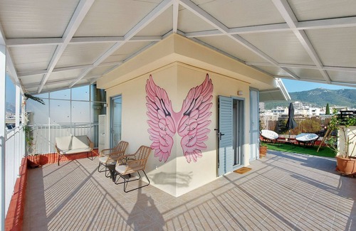 Papagou-Holargos Apartment | A bright and relaxing penthouse